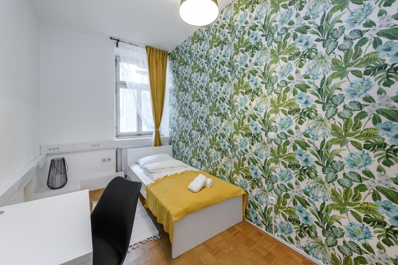 Royal Rooms*** Ljubljana Bagian luar foto